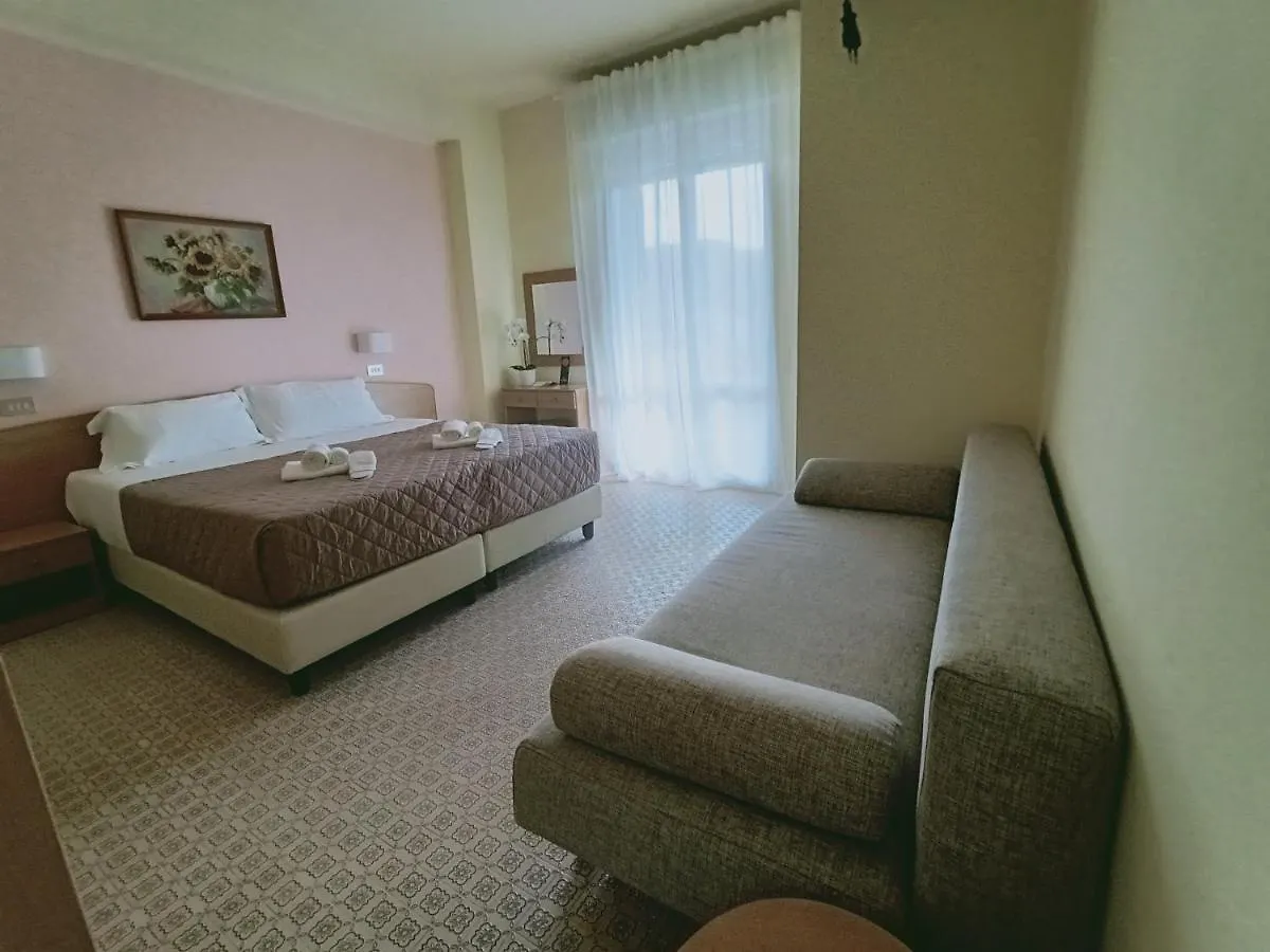 Hotel Rossella Rimini 2*,  İtalya