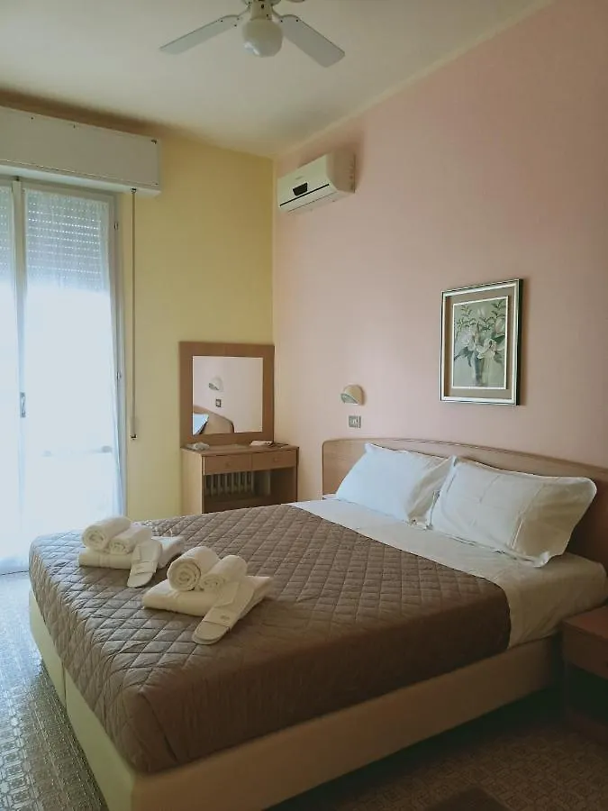 Hotel Rossella Rimini 2*,