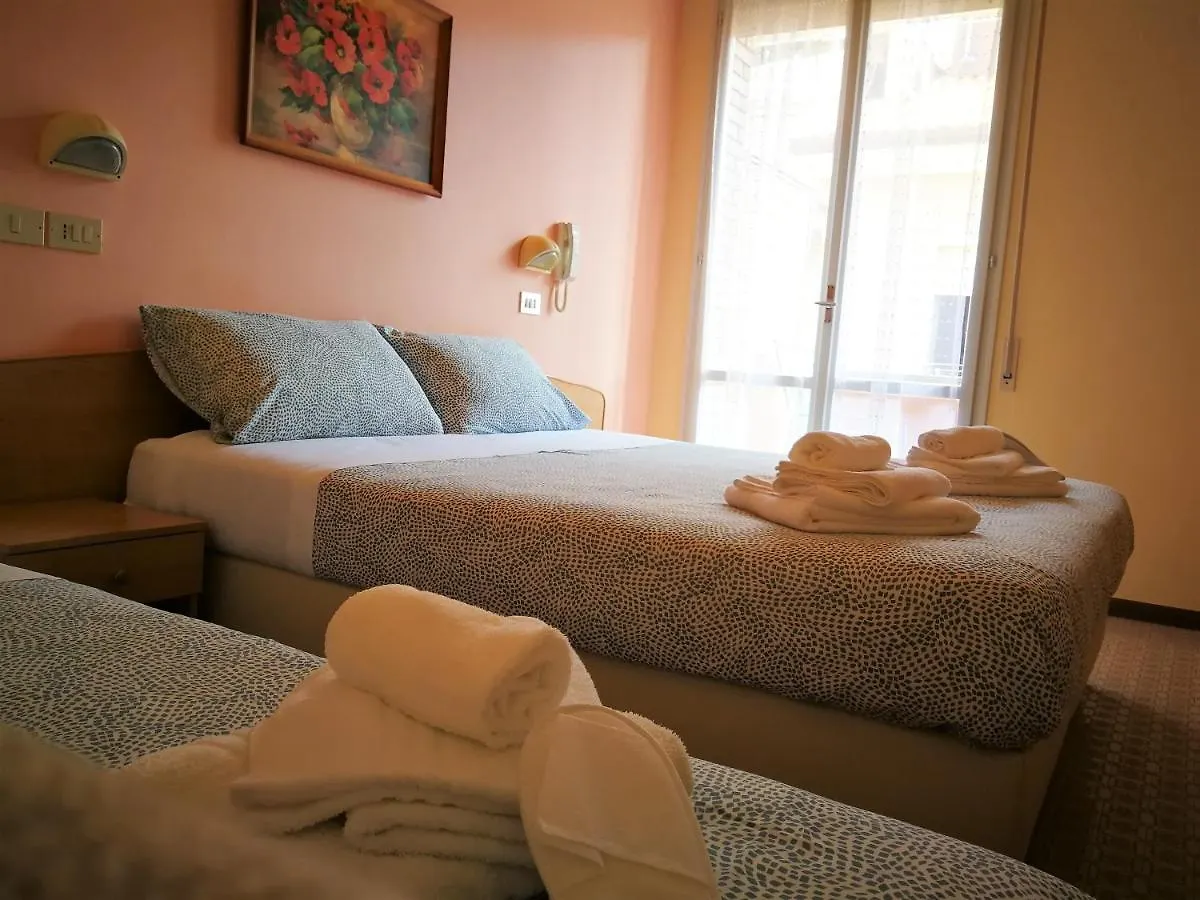 Hotel Rossella Rimini 2*,