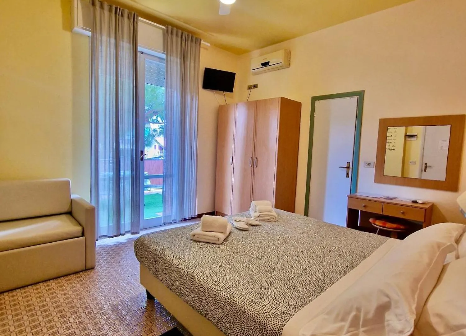 Hotel Rossella Rimini 2*,